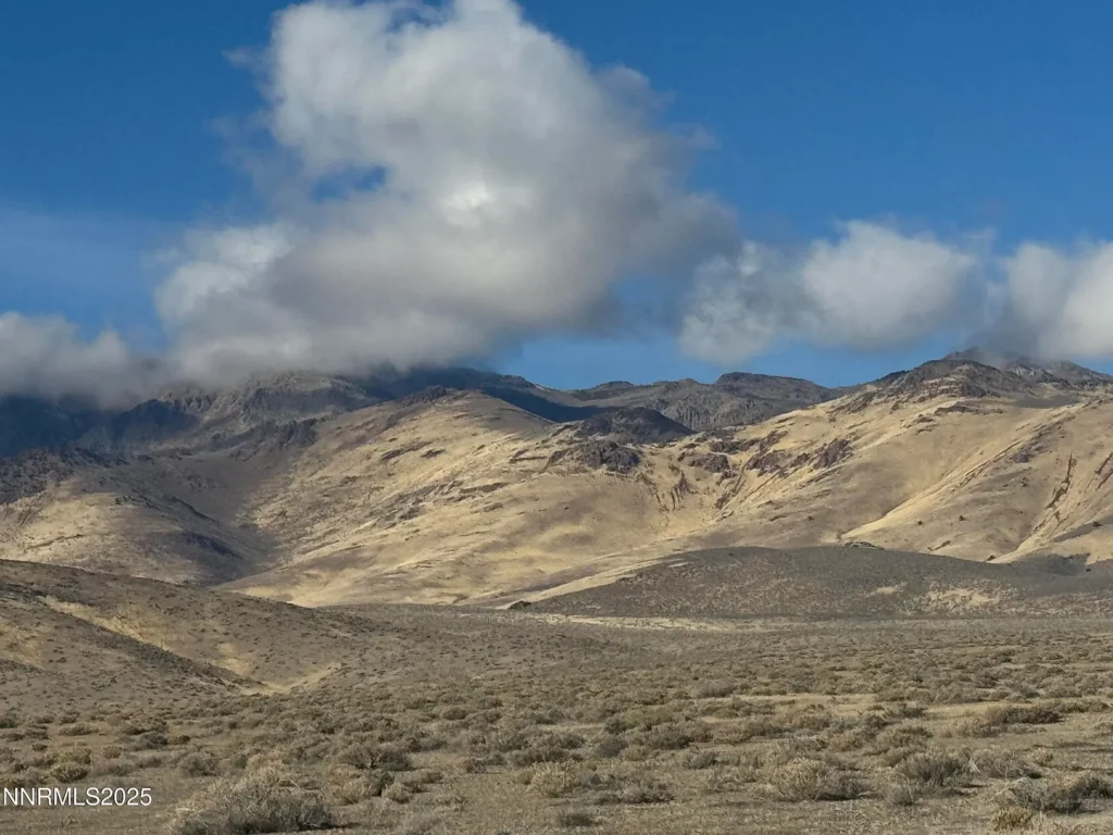 Large view of 320.00 HUGE ACRES LOCATED ON A RIDGETOP IN THE MIGHTY HUMBOLDT RANGE~PERSHING COUNTY, NEVADA Photo 8