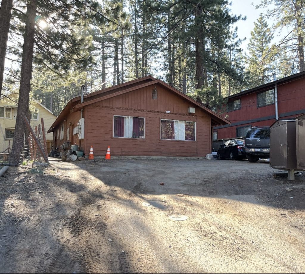 Large view of INVESTORS DELIGHT BEAUTIFUL FOURPLEX ON PIONEER TRAIL NEAR STATELINE NEVADA AND CASINOS WITH GREAT CASH FLOW & INFLATION HEDGE!! Photo 8